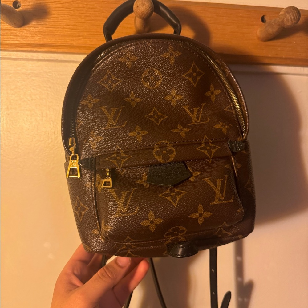 LOUIS VUITTON
